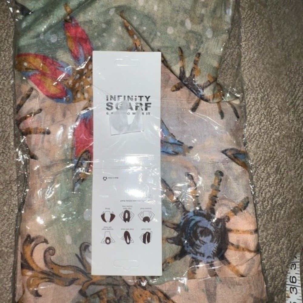 NIP Infinity Scarf - Picture 4 of 4